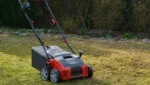 Vertikutierer-Einsatzzeitpunkt bestimmen: DIY-Checkliste fuer den Garten